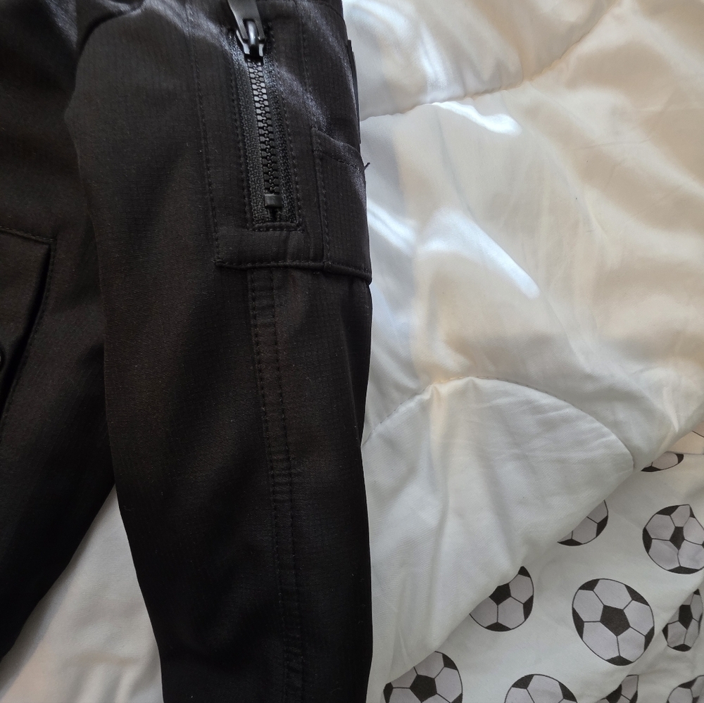 GUESS Black Kid's Bomber Jacket with Zip Pockets Size 4t - Picture 7 of 9